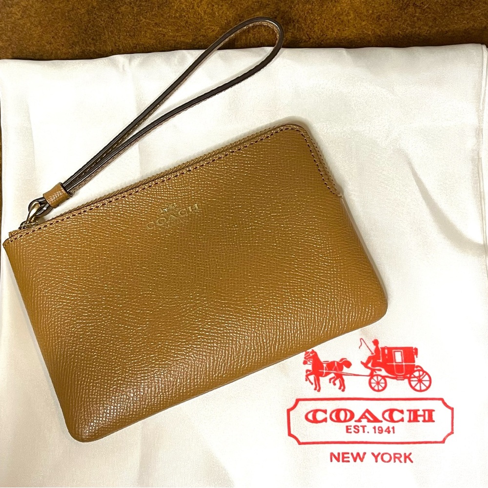 NWOT COACH CORNER ZIP WRISTLET, TAUPE/GOLD Style No. GI979
